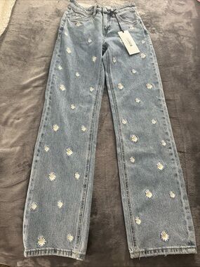 Embroidered Daisy Light Blue Straight-Leg Jeans